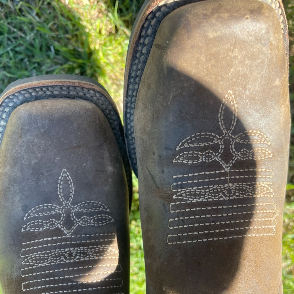Ariat Boots - Picture 2 of 6